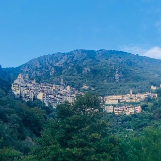 "Borgo incantato" di Silvana Scolari