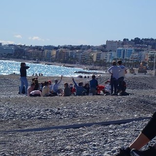 Spiaggia di Nizza, fotografia di Ghjuvan Pasquale