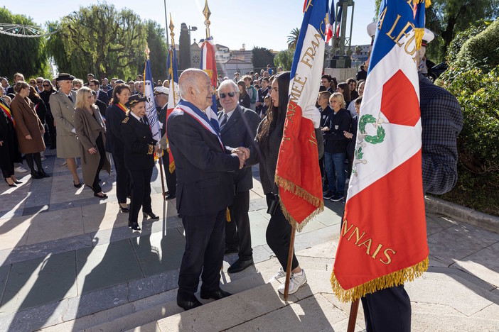 Il sindaco Yves Juhel alla cerimonia (Foto: Ville de Menton) Il sindaco Yves Juhel alla cerimonia (Foto: Ville de Menton)