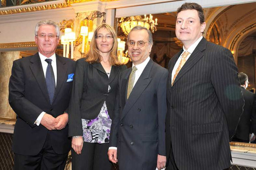 Da sinistra: il prof Michel Hery, padre fondatore della Biennale Monégasque Cancérologie; Virginie Cotta segretario generale Département des Affaires Sociales et de la Santé, Docteur Roland Behar e Guillaume Rose direttore Tourisme &amp; Congrès - Copyright Photo : © Charles Franch Centre de Presse