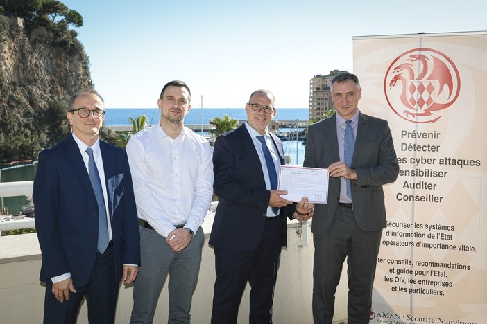 Da sinistra a destra: Frédéric Fautrier, Direttore dell’Agenzia Monegasca per la Sicurezza Digitale; Cédric Dujardinmaestrati, Responsabile del Servizio Arclib; Fabrice Verdier, Direttore di Infotel Monaco; Fabien Giraud, Responsabile del Polo di Competenza dell’Agenzia Monegasca per la Sicurezza Digitale. Da sinistra a destra: Frédéric Fautrier, Direttore dell’Agenzia Monegasca per la Sicurezza Digitale; Cédric Dujardinmaestrati, Responsabile del Servizio Arclib; Fabrice Verdier, Direttore di Infotel Monaco; Fabien Giraud, Responsabile del Polo di Competenza dell’Agenzia Monegasca per la Sicurezza Digitale.
