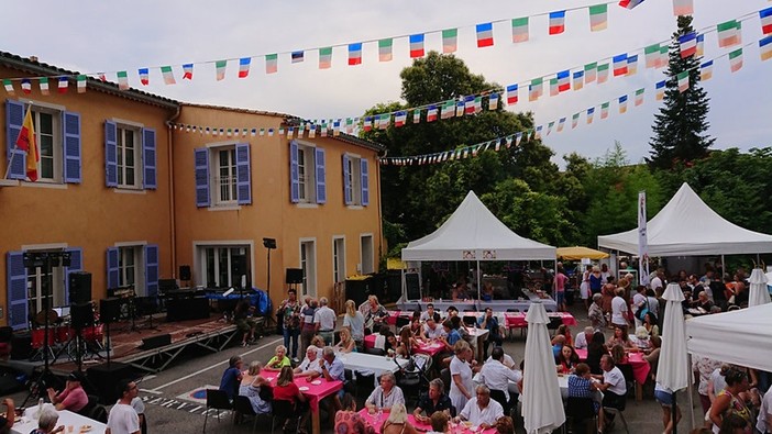 Villeneuve-Loubet si accende di musica e sapori: tornano le "Soirées Gourmandes" Villeneuve-Loubet si accende di musica e sapori: tornano le "Soirées Gourmandes"