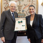 Cecilia Bartoli e il Presidente della Repubblica Italiana Sergio Mattarella durante la cerimonia a Monaco © Presidenza della Repubblica Italiana – Quirinale. Cecilia Bartoli e il Presidente della Repubblica Italiana Sergio Mattarella durante la cerimonia a Monaco © Presidenza della Repubblica Italiana – Quirinale.