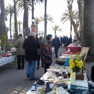 Torna sabato 4 giugno a Ventimiglia il mercatino "Antichità e Collezionismo"