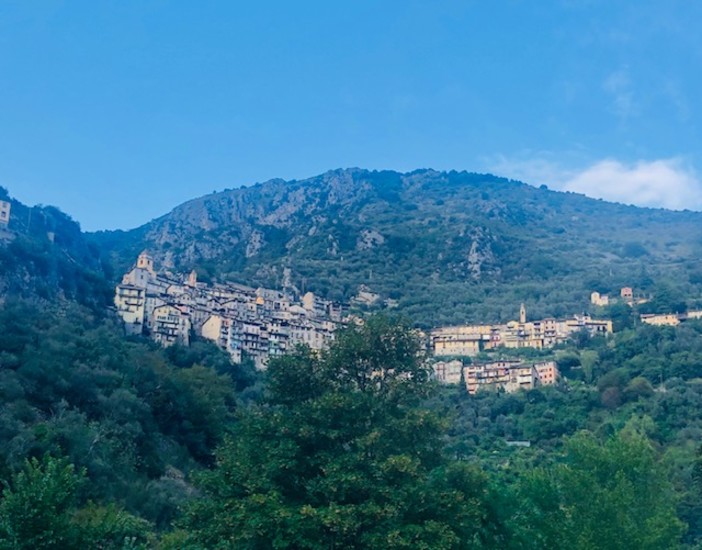 "Borgo incantato" di Silvana Scolari