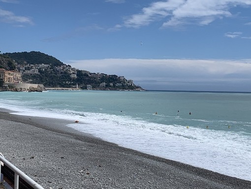 La spiaggia di Nizza ieri (Twitter)