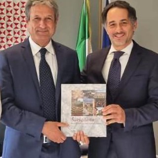 Il sindaco di Savigliano Portera con l'ambasciatore italiano presso Monaco Alaimo