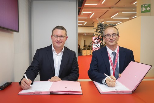 Firma del rinnovo del programma di cooperazione ANSSI-AMSN. ©Dipartimento delle Comunicazioni - Stéphane Danna.