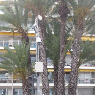 "Sotto controllo" di Angelo De Lauro