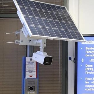 Video camera movibile ed auto alimentata