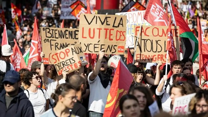 Manifestazioni studentesche, social