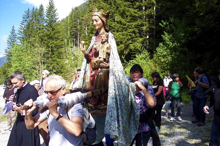 Saint-Martin-Vésubie, tutto pronto per la tradizionale Processione al Santuario della Madone de Fenestre Saint-Martin-Vésubie, tutto pronto per la tradizionale Processione al Santuario della Madone de Fenestre