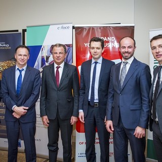 De g. à d., Serge Crouzet, Directeur de Succursale BPCA Monaco, Michel Prost Dumont, Directeur Corporate Succursale Monaco, Michel Dotta, Président de la CDE, Julien Marcilly, Economiste en Chef Coface, Olivier Labédan, Responsable Service Entreprises Gramaglia Assurances, Frédéric Orillard, Directeur Commercial Coface Département sud de la France