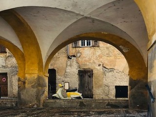 Silvana Scolari: Tonalità di giallo