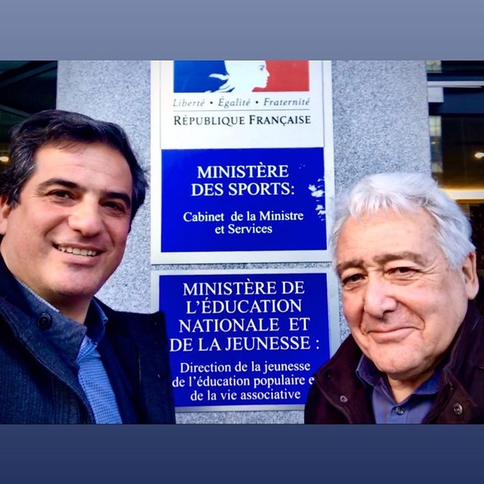 Stan Palomba davanti al Ministero dello Sport a Parigi