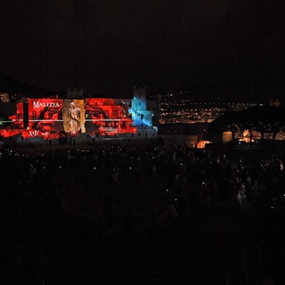 Spettacolo di suoni e luci Spettacolo di suoni e luci