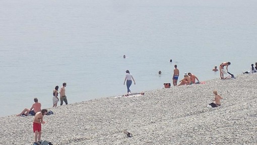 Vita di spiaggia il 18 maggio 2020 a Nizza, fotocronaca di Ghjuvan Pasquale