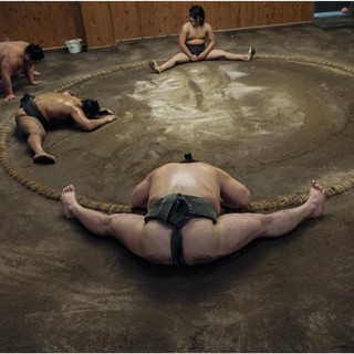 Philippe Marinig, Comédie de Sumō (shokkiri ), Tōkyō, 2024, photographie © Philippe Marinig