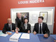 Da sinistra: Eric Ciotti, Presidente del Conseil général des Alpes-Maritimes, il notaio Gérard Colas, Suzanne Nucéra moglie di Louis Nucéra, Christian Estrosi sindaco di Nizza e Presidente della Métropoli Nice Côte d’Azur - Crédit photo: ©Ville de Nice/Pricillia Renou-Tallon Da sinistra: Eric Ciotti, Presidente del Conseil général des Alpes-Maritimes, il notaio Gérard Colas, Suzanne Nucéra moglie di Louis Nucéra, Christian Estrosi sindaco di Nizza e Presidente della Métropoli Nice Côte d’Azur - Crédit photo: ©Ville de Nice/Pricillia Renou-Tallon