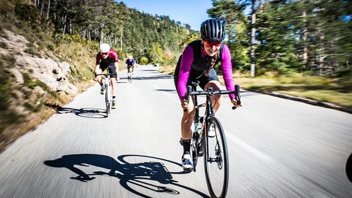 Nizza pedala verso il Tour: una giornata di festa tra sport, spettacolo e ciclismo al femminile