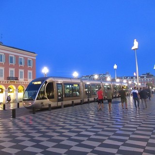 Tram in Place Massena a Nizza