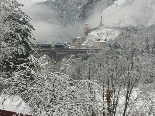 Tende, il treno per Cuneo il 4 dicembre 2020 in messo alla neve