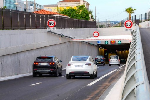 L'inaugurazione del tunnel all'uscita Ovest della Voie Mathis a Nizza L'inaugurazione del tunnel all'uscita Ovest della Voie Mathis a Nizza