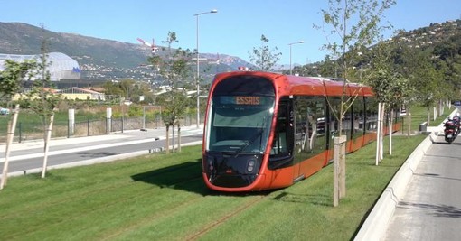Nizza, modificati da oggi i percorsi delle linee 2 e 3 del tram. Stadio e Ikea raggiungibili direttamente dal centro Nizza, modificati da oggi i percorsi delle linee 2 e 3 del tram. Stadio e Ikea raggiungibili direttamente dal centro