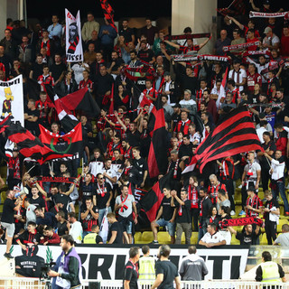 La tifoseria del Nizza attende il PSG (foto tratta dal sito dell'OGC Nice)