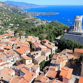 Trophée d’Auguste a La Turbie, monumento romano affacciato sulla Riviera francese. Trophée d’Auguste a La Turbie, monumento romano affacciato sulla Riviera francese.