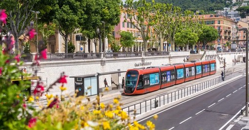 Nizza, tram attivi tutta la notte e trasporti gratis per tutti i pensionati dal 1° luglio…promessa elettorale di Estrosi Nizza, tram attivi tutta la notte e trasporti gratis per tutti i pensionati dal 1° luglio…promessa elettorale di Estrosi