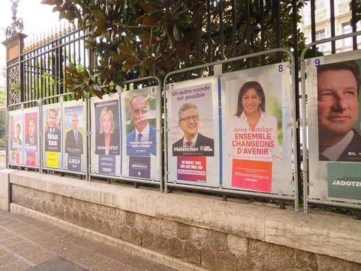Tabelloni elettorali in Rue de France a Nizza