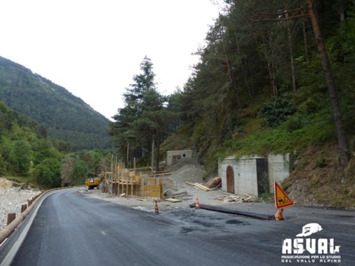 I lavori di ricostruzione del museo del Vallo Alpini di Vievola (Foto tratta dal profilo Facebook dell'ASVAL)