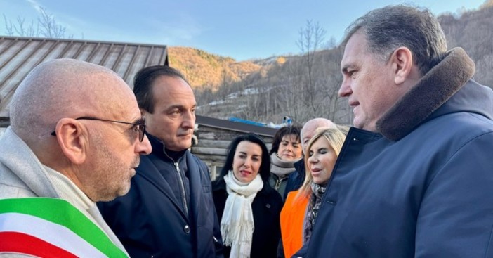 Il ministro Philippe Tabarot al Tunnel di Tenda si intrattiene col presidente della Giunta Regionale del Piemonte Alberto Cirio. @targatocn Il ministro Philippe Tabarot al Tunnel di Tenda si intrattiene col presidente della Giunta Regionale del Piemonte Alberto Cirio. @targatocn