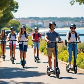 Nizza stringe la morsa sui monopattini elettrici: casco e gilet obbligatori, multe fino a 135 euro