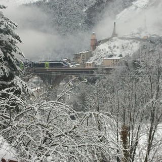 Tende, il treno per Cuneo il 4 dicembre 2020 in messo alla neve
