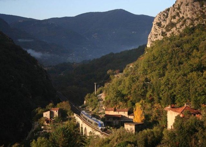 Circolazione ferroviaria ancora sospesa tra Limone e Ventimiglia causa frana in territorio francese Circolazione ferroviaria ancora sospesa tra Limone e Ventimiglia causa frana in territorio francese