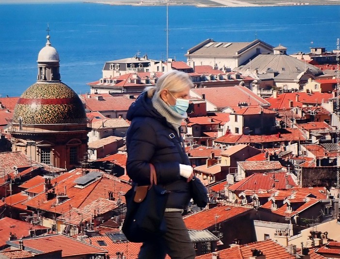 Tetti di Nizza, interpretazione fotografica di Ghjuvan Pasquale Tetti di Nizza, interpretazione fotografica di Ghjuvan Pasquale