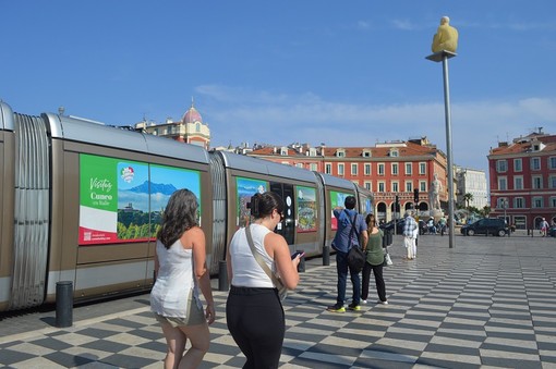 La Città di Cuneo sui tram di Nizza (Foto) La Città di Cuneo sui tram di Nizza (Foto)