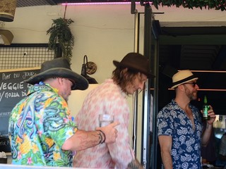 Silvia Assin: E’ qui la festa? Silvia Assin: E’ qui la festa?