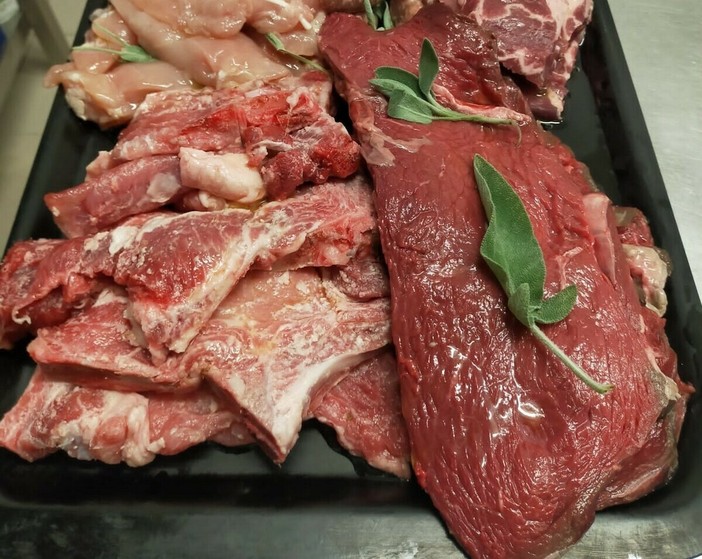 A Verezzo torna la grande festa della carne: alla Trattoria del Ponte due serate dedicate ai sapori della tradizione A Verezzo torna la grande festa della carne: alla Trattoria del Ponte due serate dedicate ai sapori della tradizione