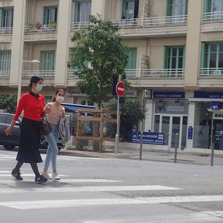 A passeggio con la mascherina, foto di Ghjuvan Pasquale