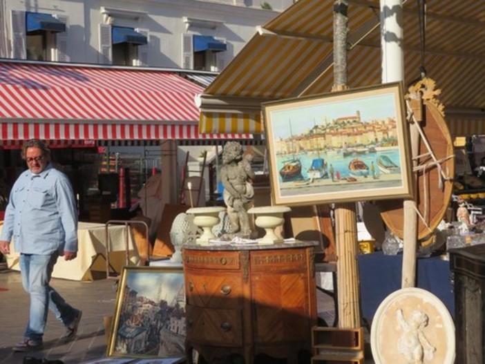 Tanti oggetti, tante curiosità: i marché à la brocante in Costa Azzurra