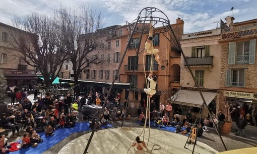 Vence si trasforma in un grande palcoscenico a cielo aperto: torna il festival “Les Gamin’Rient” Vence si trasforma in un grande palcoscenico a cielo aperto: torna il festival “Les Gamin’Rient”