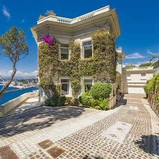 Villa Le Roc Fleuri, Nizza. Foto tratta dal sito dell’agenzia Knight Frank di Cap Ferrat