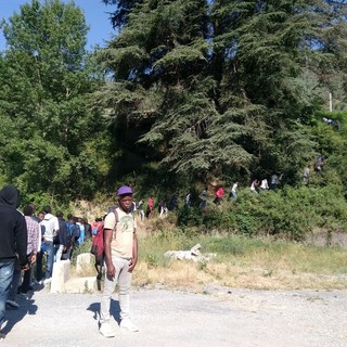 80 migranti in viaggio a piedi da Breil verso Nizza: oggi si presenteranno al Pada per la richiesta d'asilo (Foto)
