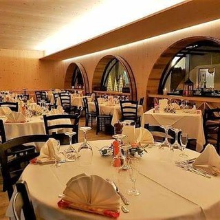 Sanremo, al Ristorante Villaggio dei Fiori quattro serate a tema. Si parte il 26 febbraio con la Bagna Cauda, prenotati adesso!