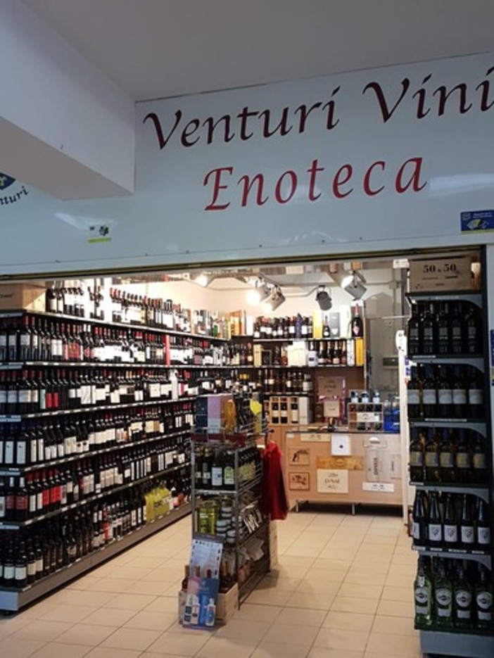 Da Venturi Vini a Bordighera: molti vini pronti da "stappare" per Natale e Capodanno o da bere subito senza pensieri Da Venturi Vini a Bordighera: molti vini pronti da "stappare" per Natale e Capodanno o da bere subito senza pensieri