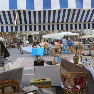 Tanti oggetti, tante curiosità: i marché à la brocante in Costa Azzurra
