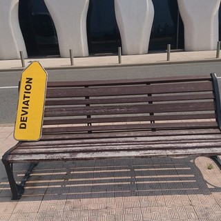 "Anche i cartelli stradali si riposano!", fotografia di Milena Visentini